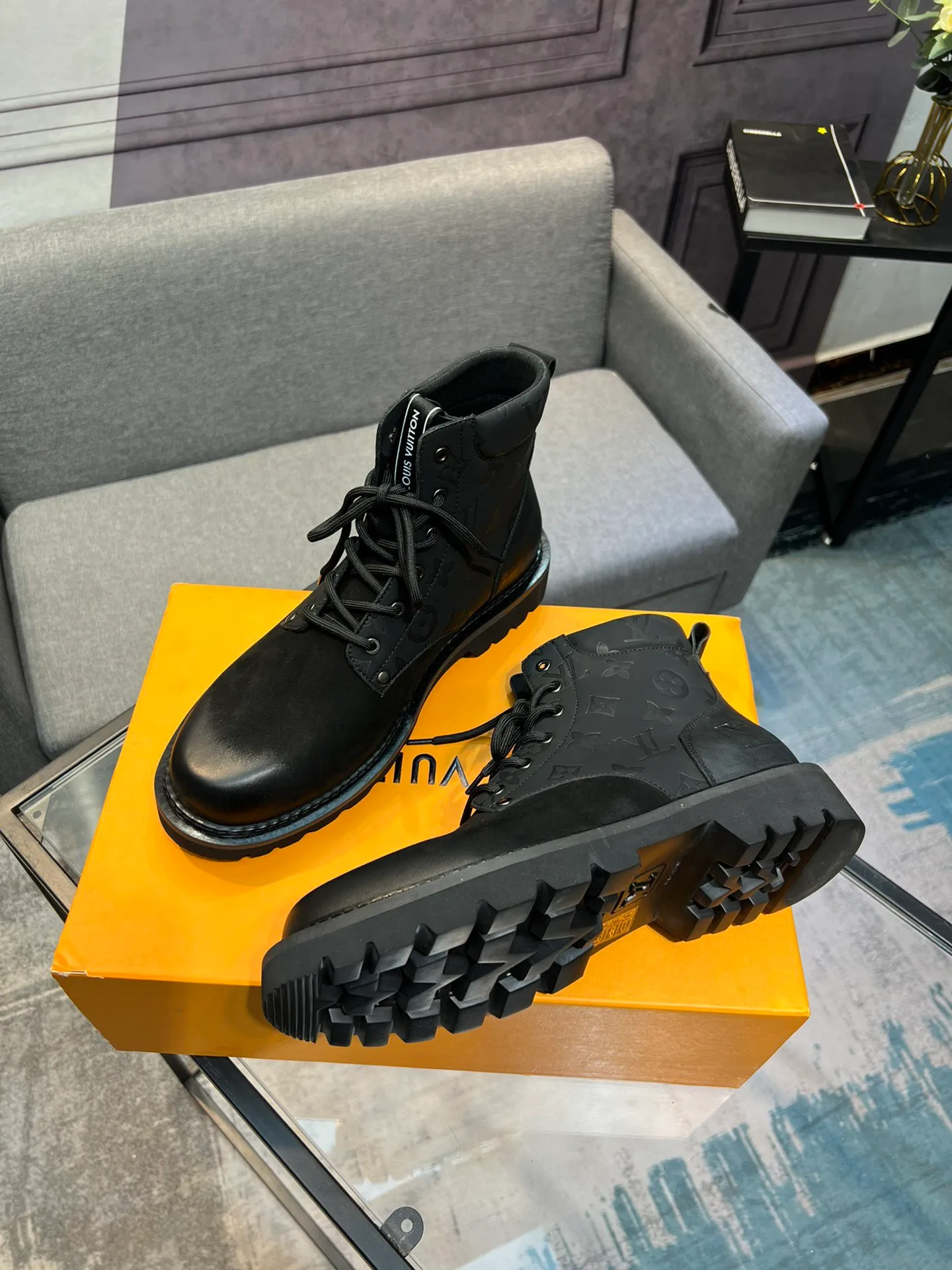 Men's shoes 💰900 L Home - the latest LV men's business casual boots, luxury and nobility are a must, all made of imported original first-layer cowhide, just to create a more comfortable wearing experience, ➕top imported water-dyed full cow lining, original high wear-resistant outsole! 👏👏 Size: Male 39-44; (38 45 46 customized)